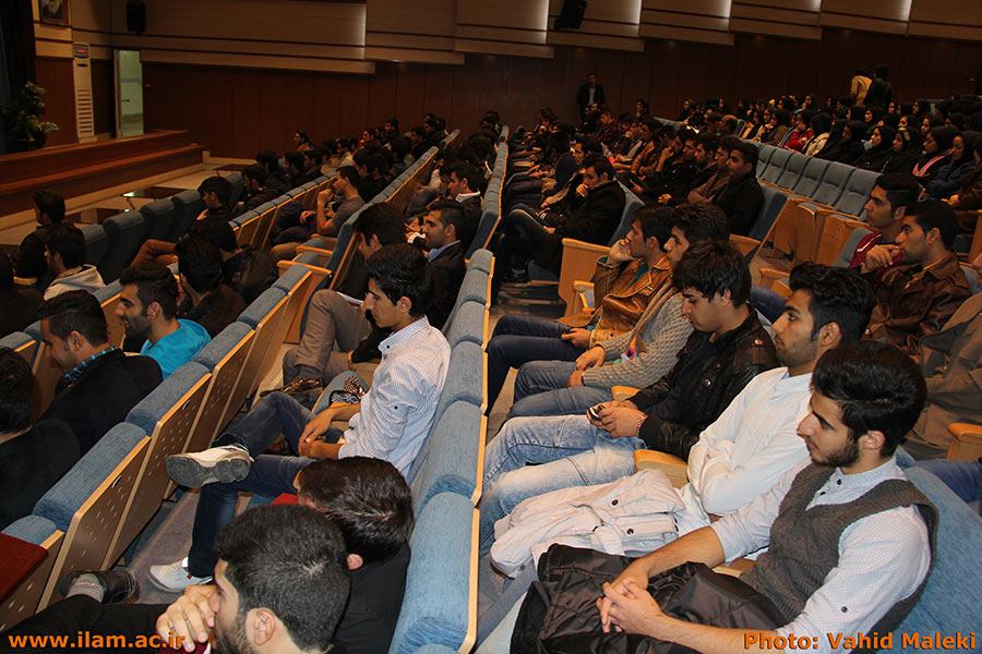 سخنراني آقاي دکتر حسن عباسي در جمع دانشجويان دانشگاه ايلام 